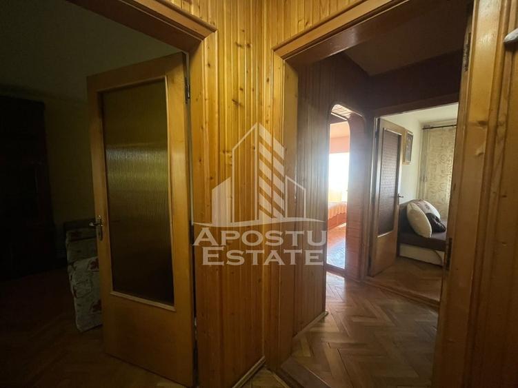 Apartament cu 4 camere decomandat, mobilat în Podgoria