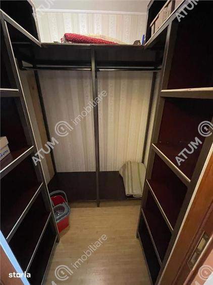 Apartament cu 3 camere decomandat în Sub Arini