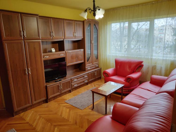 Apartament cu 3 camere semidecomandat în Cetății