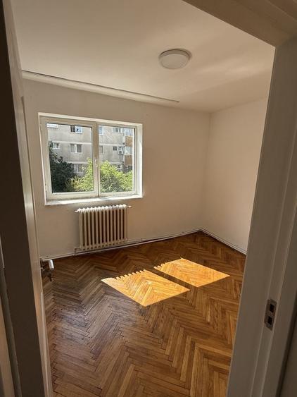 Apartament cu 3 camere decomandat în Nord