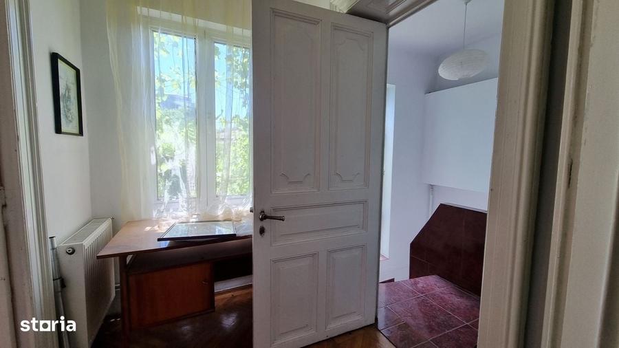 Apartament cu 4 camere în Armeneasca