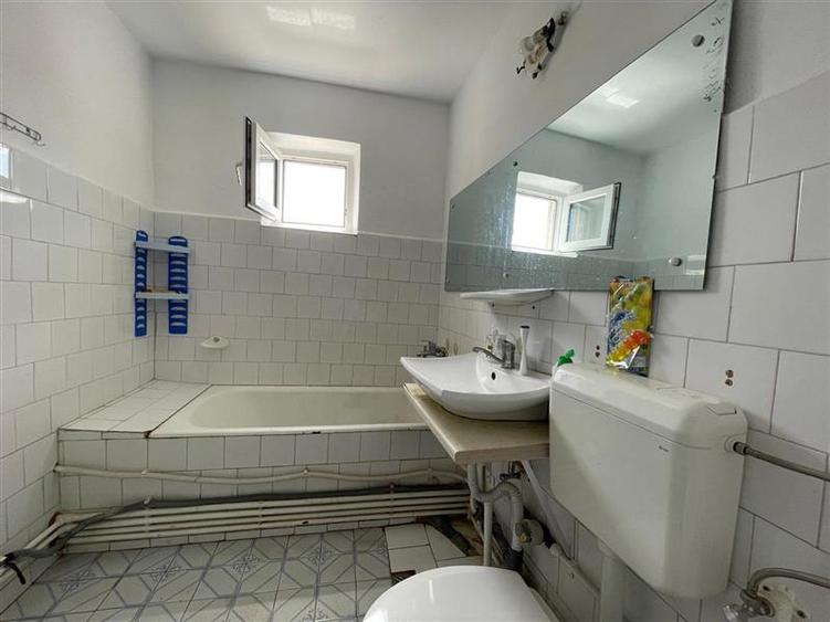 Apartament cu 4 camere decomandat în Central