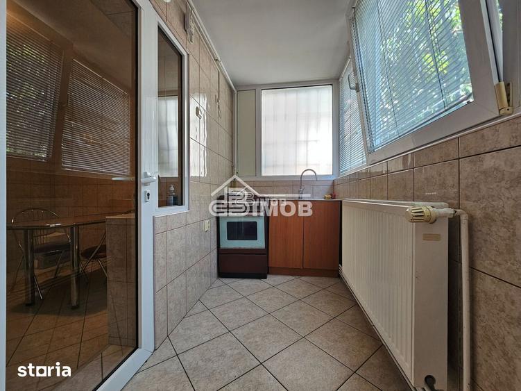 Apartament cu 3 camere decomandat în Micro 11