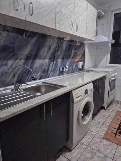 Apartament cu 2 camere semidecomandat în Bucur Obor