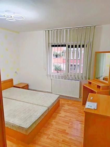 Apartament cu 3 camere decomandat în Bucovina