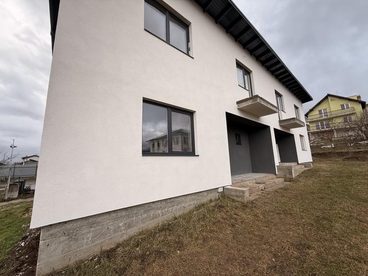 Duplex cu 4 camere cu Canalizare în Cetate
