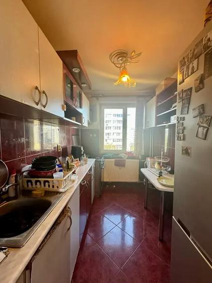 Apartament cu 3 camere semidecomandat, mobilat în Obor