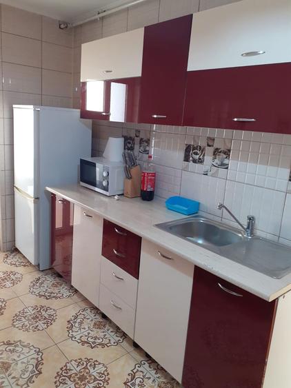 Apartament cu 3 camere decomandat în Micro 11