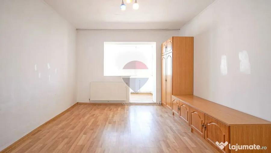 Apartament cu 3 camere semidecomandat în Nord