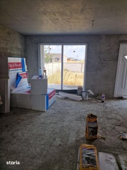 Casă cu 4 camere cu Teren 200 Mp în Șimian