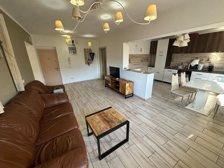 Apartament cu 4 camere decomandat în P-ța Unirii