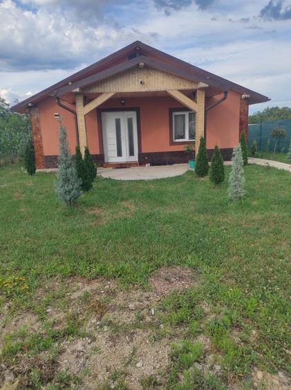 Casă cu 2 camere în Central