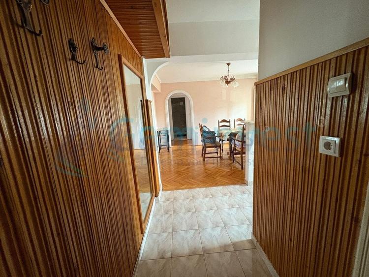 Apartament cu 3 camere decomandat, mobilat în Decebal