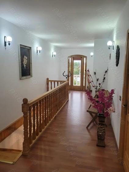 Casă cu 6 camere cu Teren 1300 Mp în Central