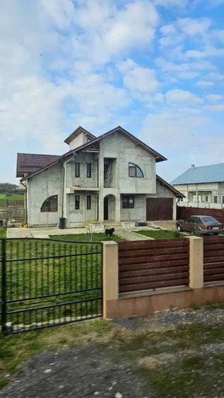 Vand casa in Localitatea Lucieni - 1