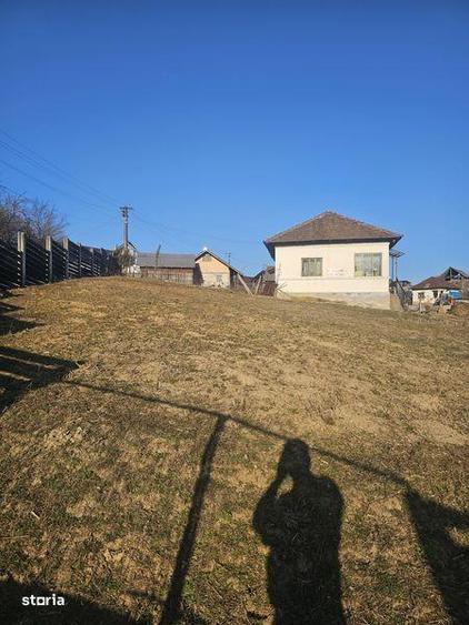 Teren + casa batraneasca - 1
