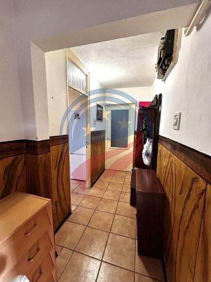 APARTAMENT SEMIDECOMANDAT - ETAJUL 1 - 1