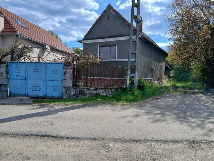 Casă cu 4 camere cu Teren 600 Mp în Birtin
