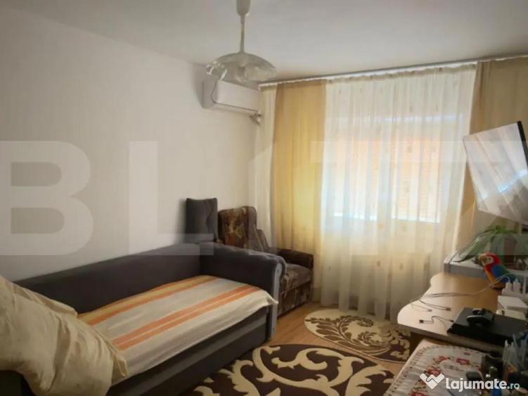 Apartament de vanzare 2 camere decomandat, zona Centrala Sac - 2