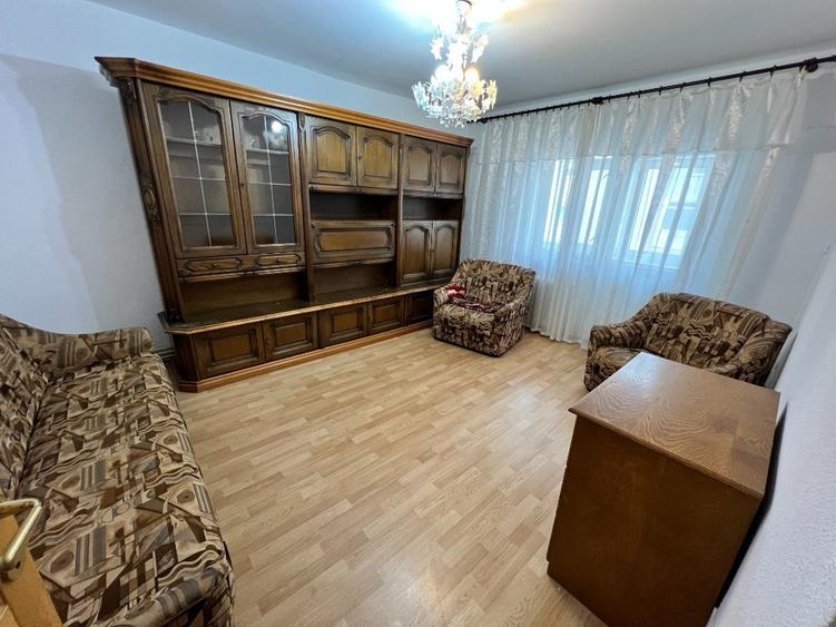 INCHIRIEZ apartament 4 camere decomandat, zona Vasile Aaron - 8