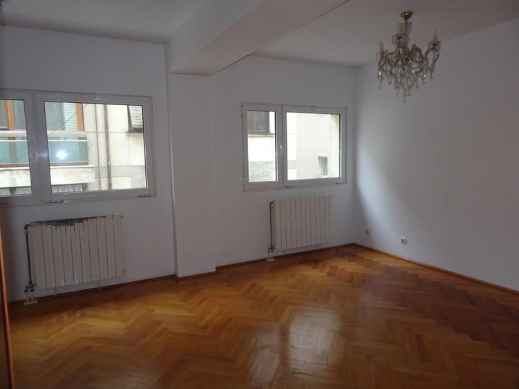 Bloc tip boutique, constr. 2000, parcare subterana si 2 intrari - 19