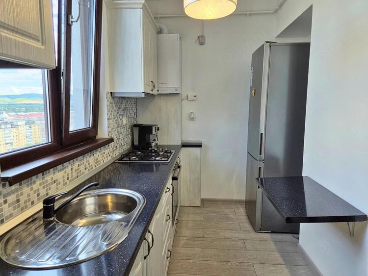 Apartament cu 3 camere decomandat în Căzănești (Râmnicu Vâlcea)