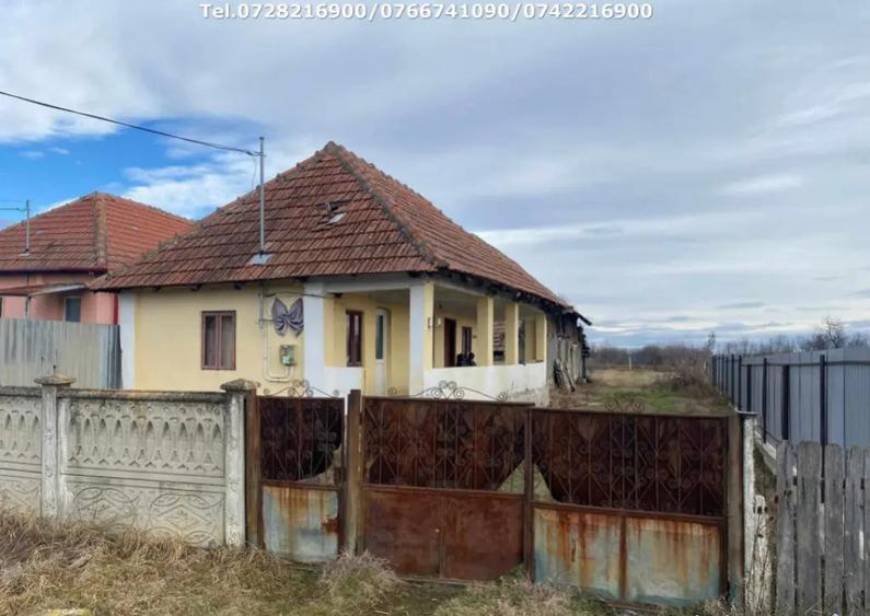 Casa situata in orasul Targu-Carbunesti , Localitatea Flor - 2