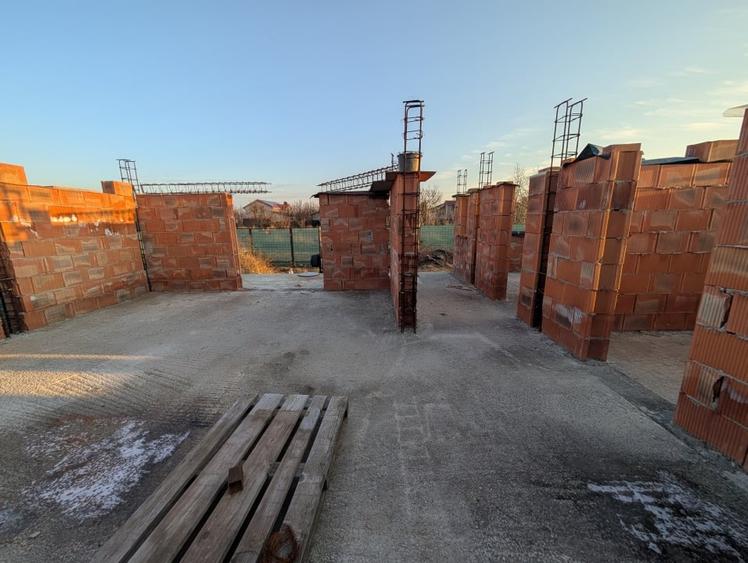 Teren 580m Șerbănești cu casa in construcție - 5