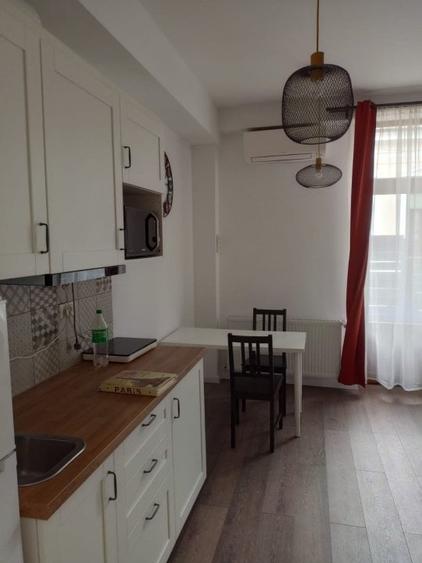 Închiriere Apartament Studio Modern – Zonă Centrală - curte interioara 450 Eur - 4