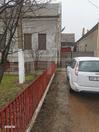Casa de vanzare, 6 camere, 535 mp, zona Varias - 11