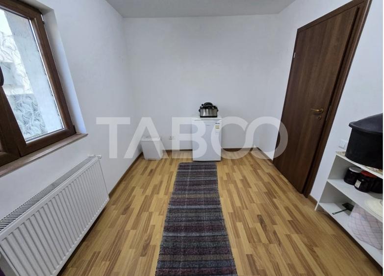 Casa de vanzare cu 6 camere 2 parcari curte libera 200 mp in Selimbar - 22