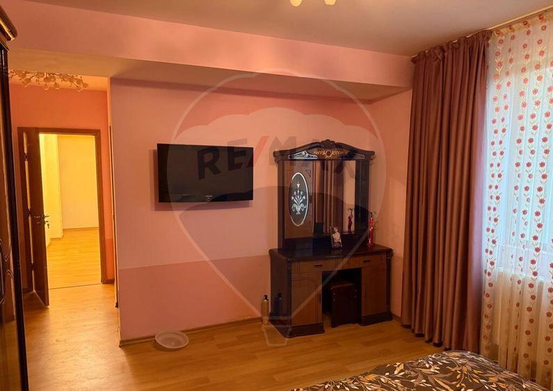 VANZARE Apartament cu 3 camere in zona Voluntari - 1