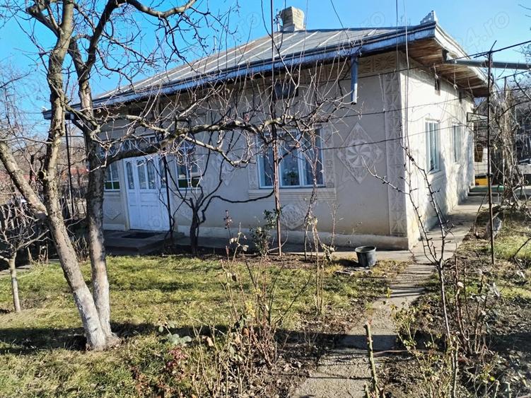 Casa de vanzare Dorohoi 228mp utili+718mp teren - 1
