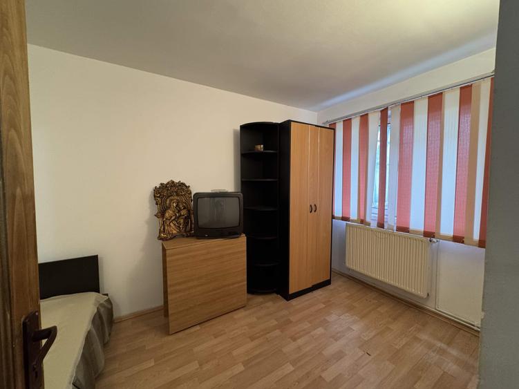 4 cam, etaj 2, 60 mp, bloc caramida, zona centrala Caracal - 6