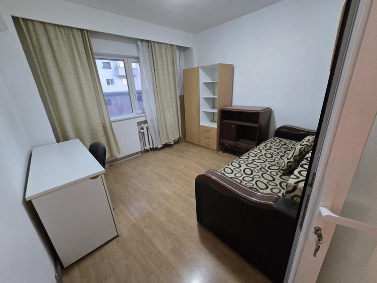 Apartament cu 3 camere decomandat în Dosu Bricii