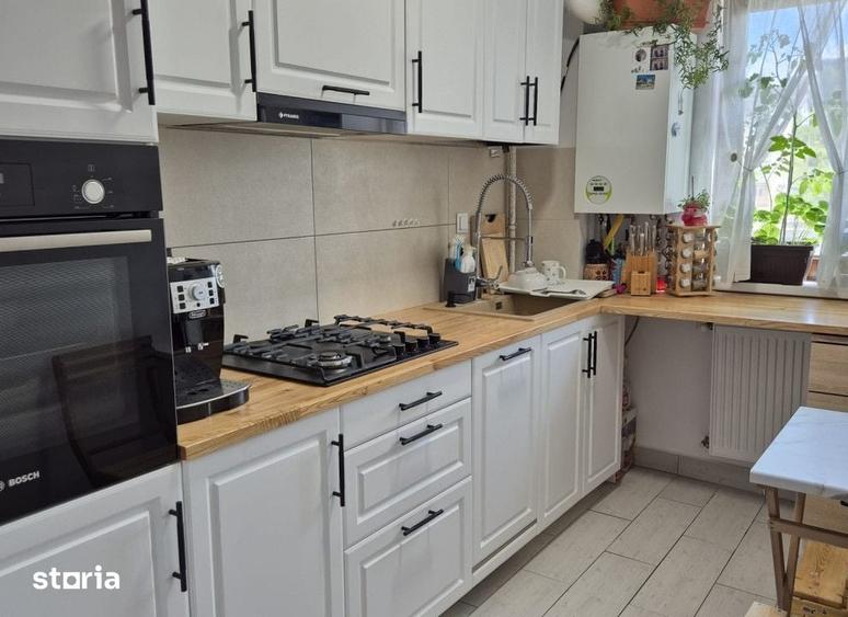 Apartament cu 3 camere semidecomandat în Bârnova