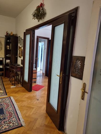 Eleganță interbelică în inima orașului – apartament cu potențial investițional - 6