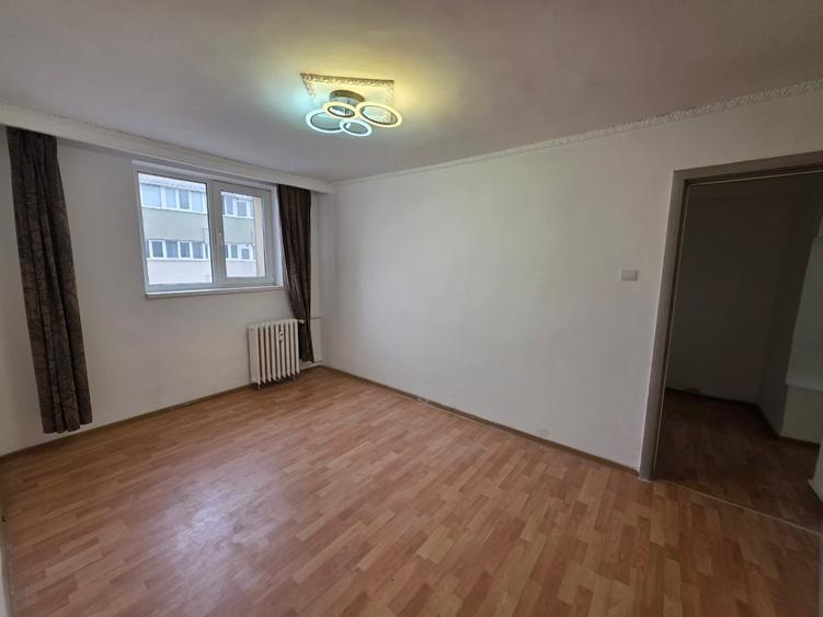 Sos Colentina intersectie Fundeni, bloc reabilitat, stradal, vedere spate, - 11