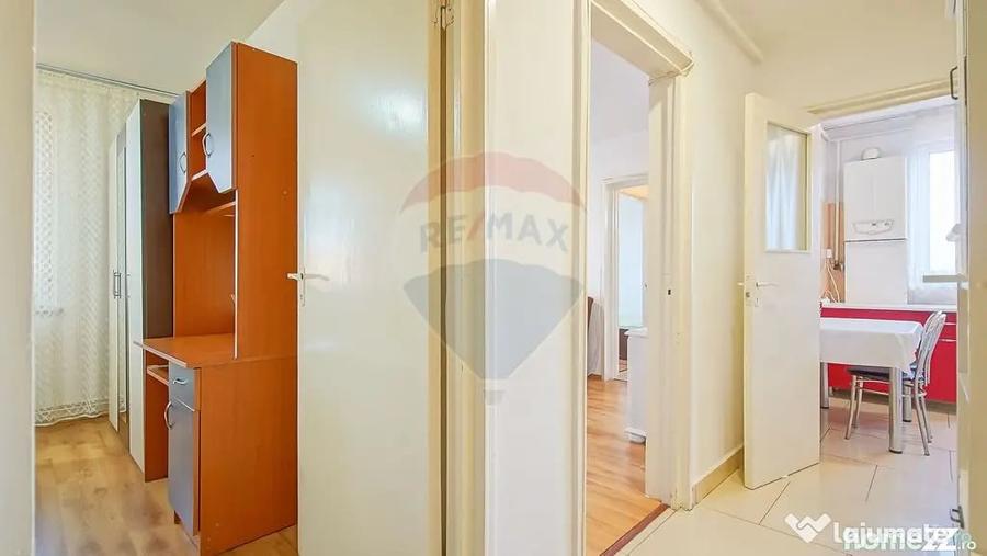 Apartament cu 3 camere semidecomandat în Astra