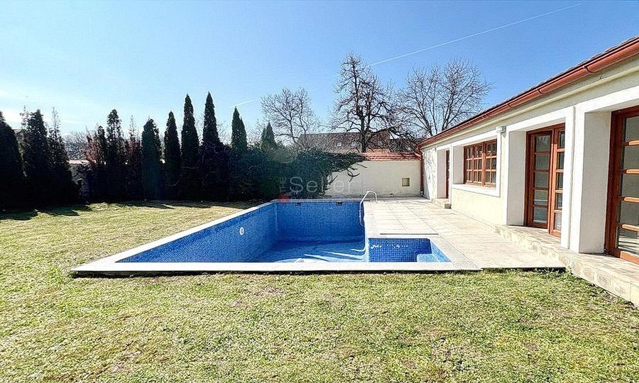 Casa saseasca cu teren generos - 8