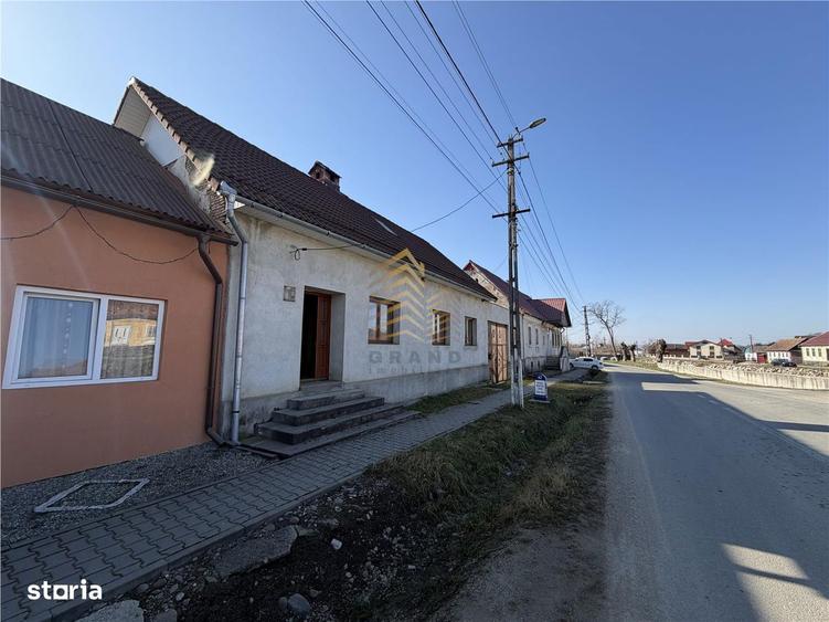 CASA CU 40 ARI INTRAVILAN - 1