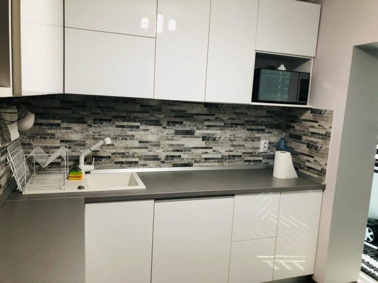 Apartament cu 3 camere, decomandat, zona Nicolina - 3