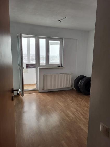 Malu Rosu ,se vine apartament cu trei camere ,pret  83000 euro. - 4