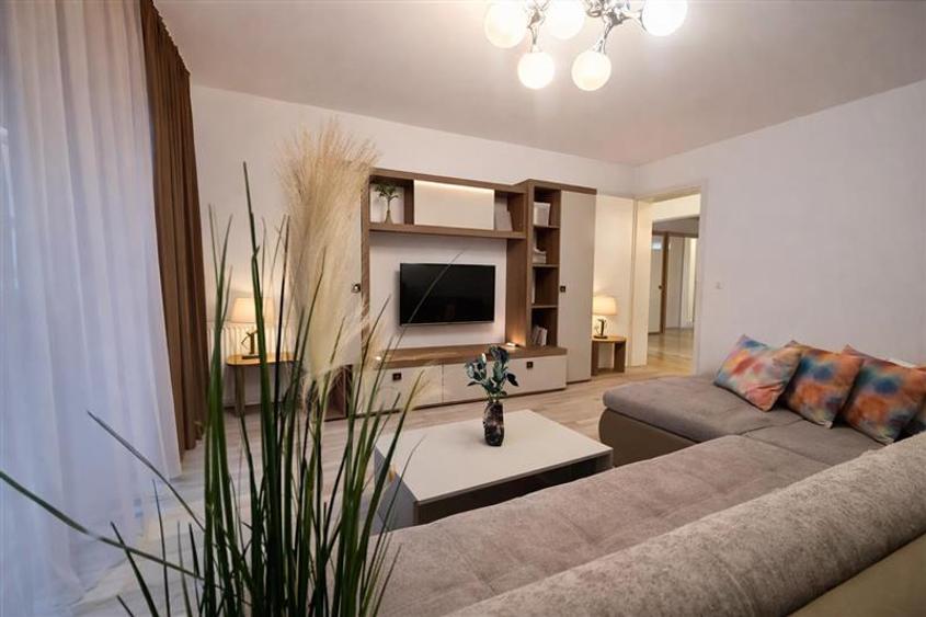 Confort si stil, Kasper, facilitati complete, boxa, parcare, aria Coresi,Tractor - 1