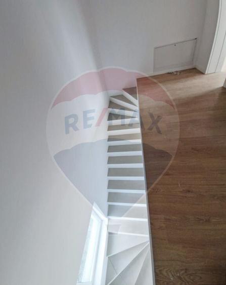 Casa / Vila - 132,5 mp , teren - 264 mp / zona Carcea - 8