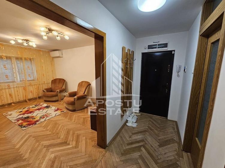 Apartament cu 4 camere decomandat în Complex Studențesc