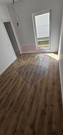 Casa / Vila cu 4 camere de vanzare - 9