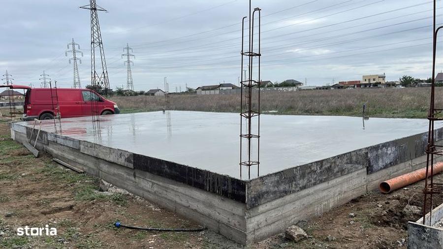 300 mp Teren extravilan cu fundatii - 1