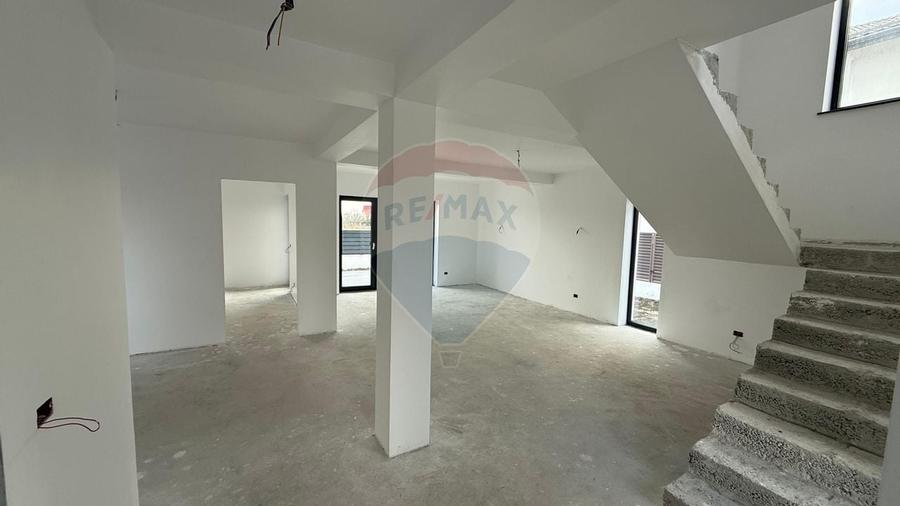 Casă / Vilă cu 4 camere Strada Vrancei - 3