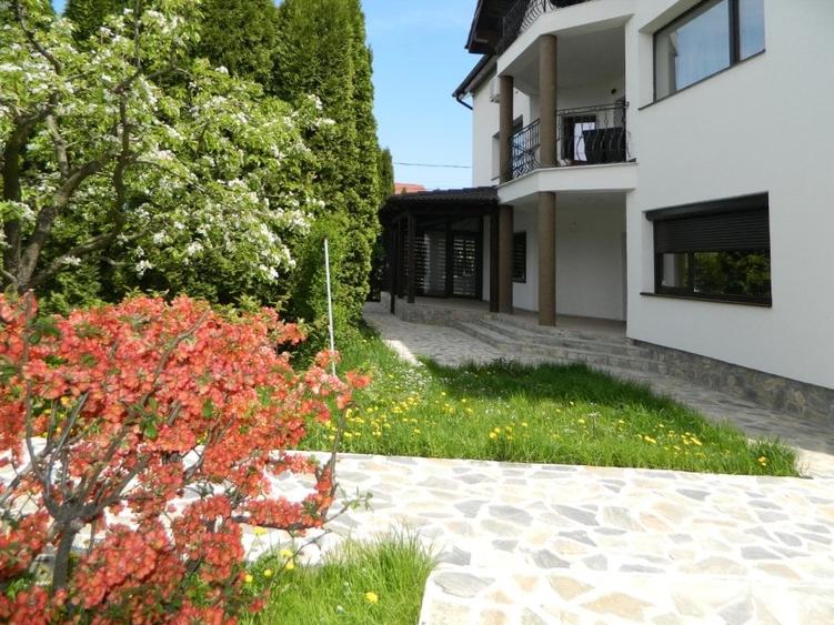 apartament in  Vila , 4 camere + teren 232 mp - 2